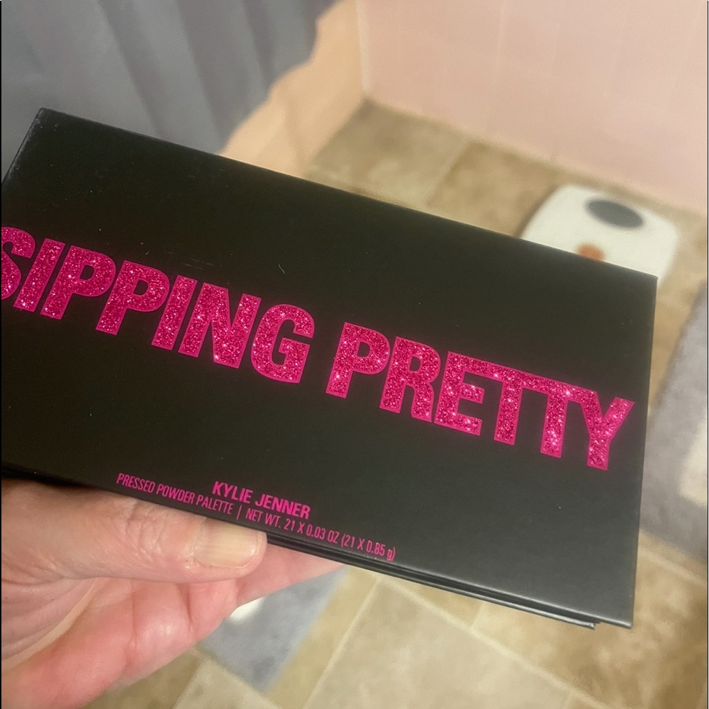 Kylie sipping pretty eye shadow palette